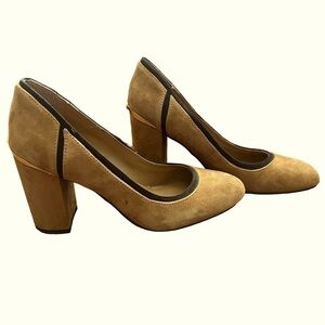 Tommy Hilfiger  Sz 7 Emmie Suede Tan Brown
Block Chunky Heels Pumps Gold Accent